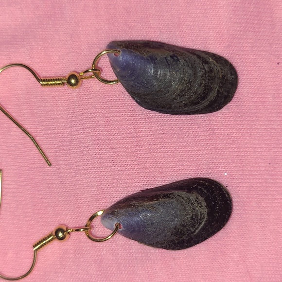 Shell earrings - Picture 3 of 3